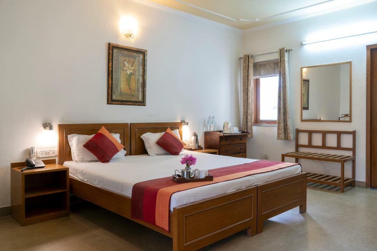 Giri Homestay By Vista Rooms Jaipur Exterior photo
