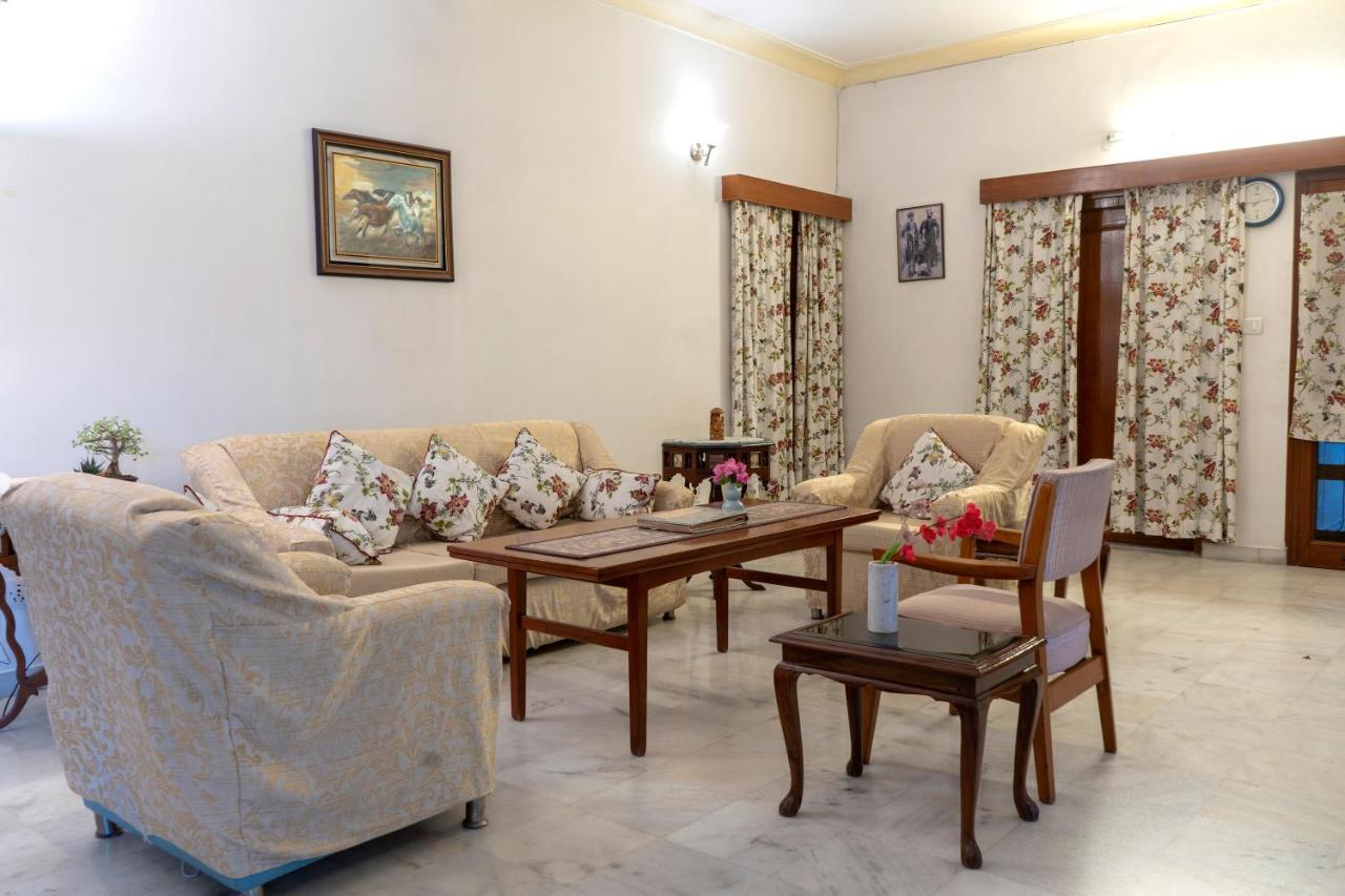 Giri Homestay By Vista Rooms Jaipur Exterior photo