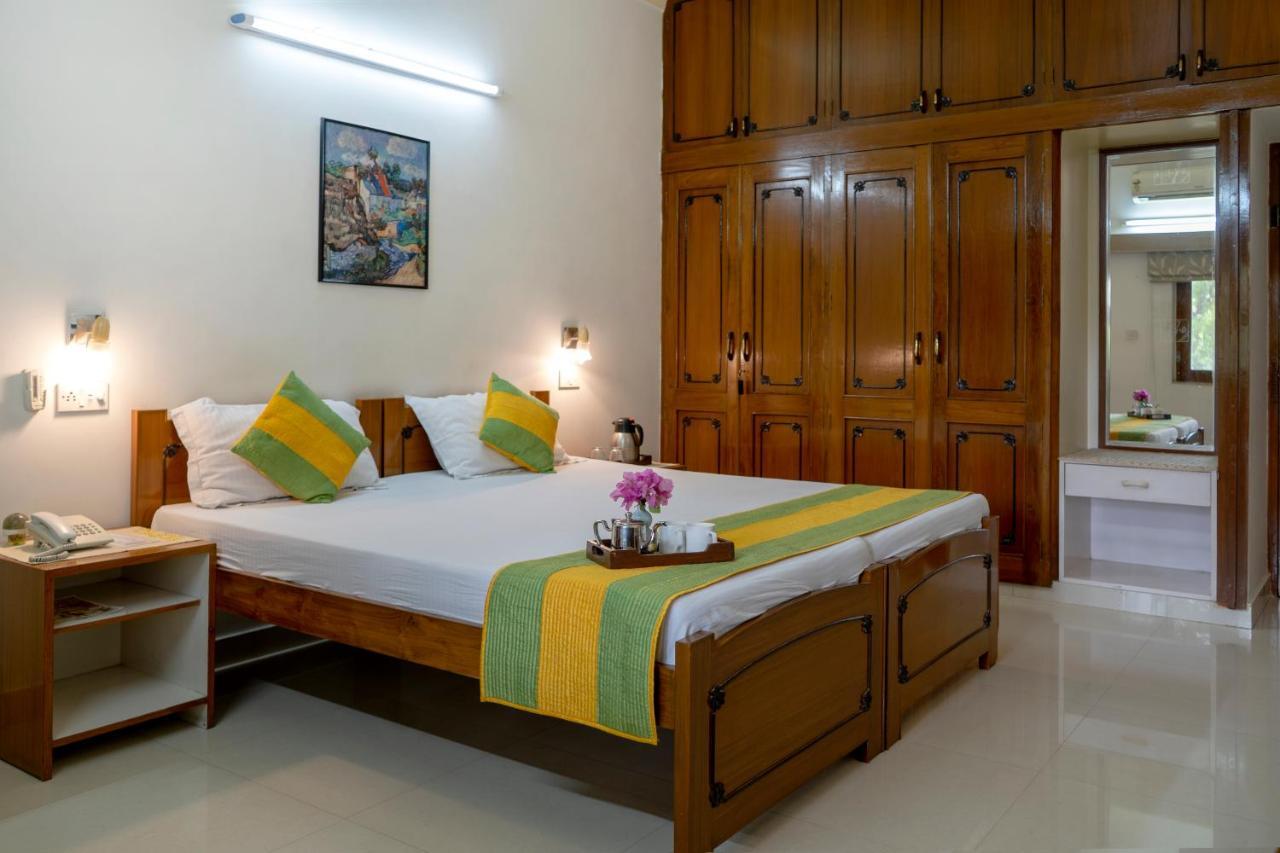 Giri Homestay By Vista Rooms Jaipur Exterior photo
