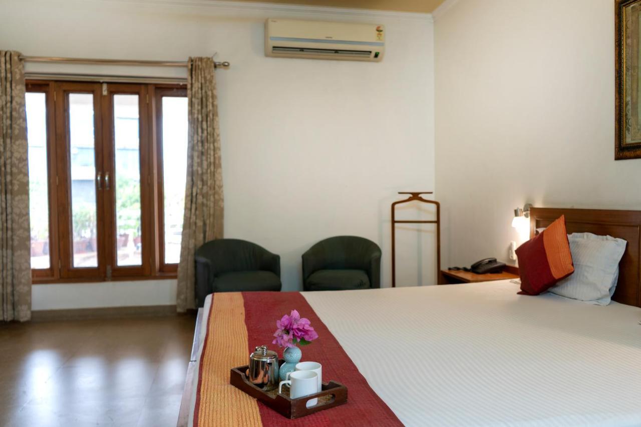 Giri Homestay By Vista Rooms Jaipur Exterior photo